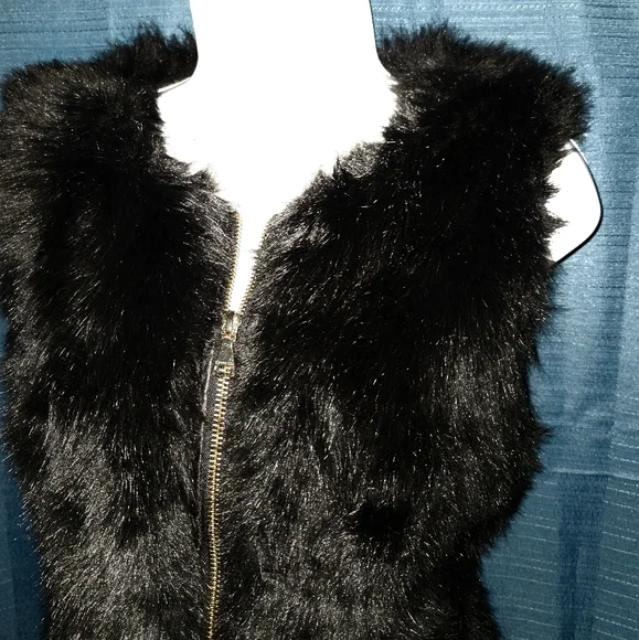 Express | Black Full Zip Fur Vest - Picture 3 of 5